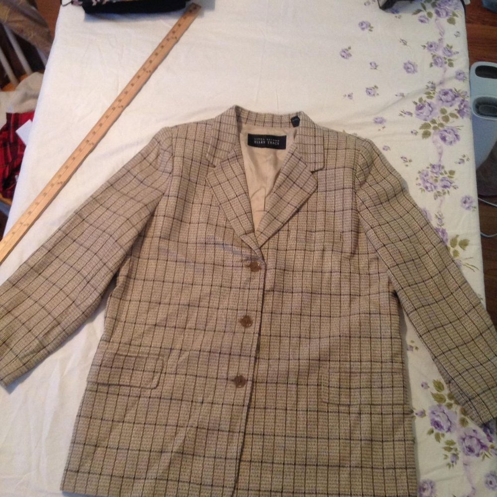 Women's Jacket - Picture 10 of 13